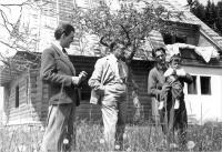 Obec Rovečná, 1942, Karel Engliš se synem a s otcem pamětníka 