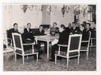 V.S. na návštěvě u prezidenta E. Beneše v roce 1946 spolu s delegací studentů postižených represemi 17.11.1939 (první zprava)