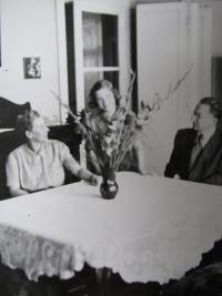 Zuzana B. with parents