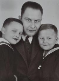 Čeněk Ruller with his sons, Čeněk and Ivan