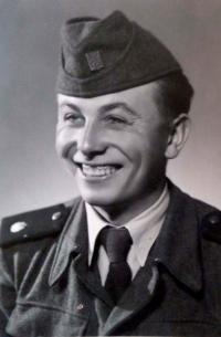 Anton Gajdošík - fotografia z čias vojenskej služby v útvaroch PTP (1952)