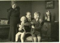 Roudnický family, 1933
