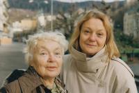 Eda Krisesová with her mother in the 1990s