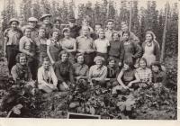 Eda Kriseová during a hop harvest holiday job in 1957 (third from the right in the 1st row)