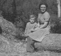 Božena Kopcová with her son, year 1945