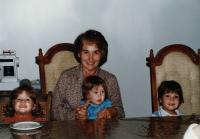 Olička s některými z vnoučat, Quebec 1986