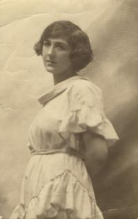 Maminka Olga Horníčková roz. Pacovská, 1920