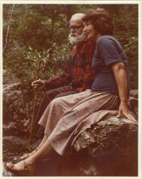 Olga a Miloš Novákovi blízko své chaty, Laurentides, Canada 1977