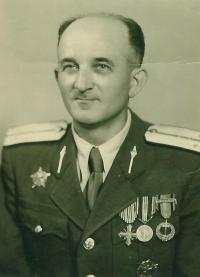 Father Jan Měřínský in the uniform with the War Cross for bravery, right with medal for his partisan activities  Il partigiano, 1951