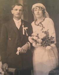 Wedding photo of her parents 1924