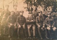 Karel Třesohlavý v 1. světové válce, spodní řada – druhý zleva