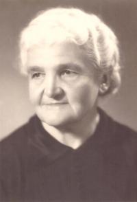 Babička Marie Bartůňková, Praha asi 1940