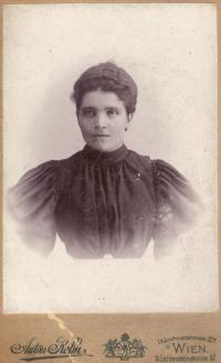 Babička Marie Bartůňková roz. Knížetová, Vídeň 1895
