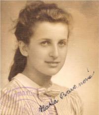 Vlasta, portrait photo from the Gymnasium, Prague 1940
