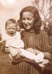 Věra with her older daughter Gila. 1951