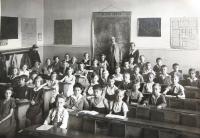 Matti Cohen (Mathias Kohn) in the 3rd grade (second row, third from left). Ústí nad Labem,1933.