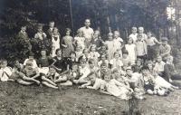 Matti Cohen (Mathias Kohn) 4th grade (first from right in the first row). Ústí nad Labem,1934.