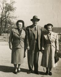 Parents with Markéta Biegelová, 1952