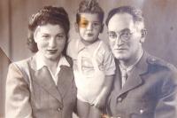 With wife Judit and son Yehoshua 1943
