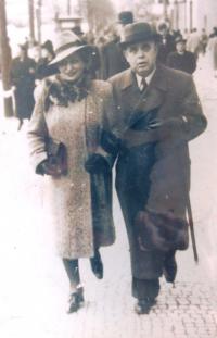 Maminka se svým druhým manželem, profesorem Lammem. 1936.