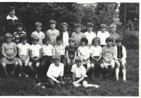 základní škola v Žilině, 1967/1968, Josef Evan vpravo dole