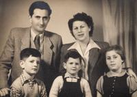 S druhou manželkou Mirjam a dětmi, Tel Aviv 1955