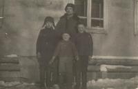 Strýc Václav Bešta a bratranci pamětnice Josef Mišák, Slávek a Václav Beštovi, kteří zahynuli 13. července 1943 v Českém Malíně