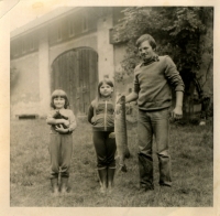 Miluše's daughters Markéta and Eliška, and her husband František at the Rákosov mill, around middle 80s.