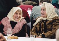 2016 - Jenovefa (vlevo) s neteří na setkání seniorů