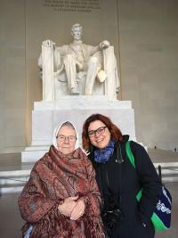2018 - Marie v USA před sochou prezidenta Lincolna