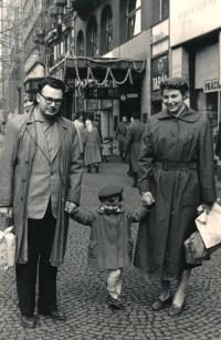 s rodiči 1956