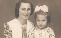 Markéta Šťastná (Jochmannová) with her mother Růžena Jochmannová