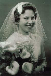 Markéta Šťastná (Jochmannová) on her wedding photo