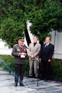 Plukovník Janouch při oslavě ukončení 2.sv.války v Táboře