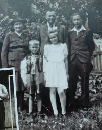 The Škráček family in 1944 in Prakšice