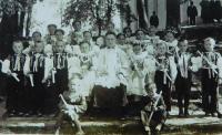 Vratislav Škráček (sitting on the left) at the first reception in Prakšice in about 1939