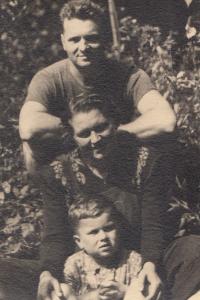 with parents, 1949?