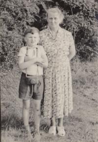 with grandmother Anna Holubová