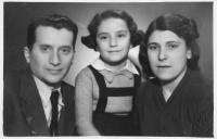 Alice Grusová with her adoptive parents, around 1948