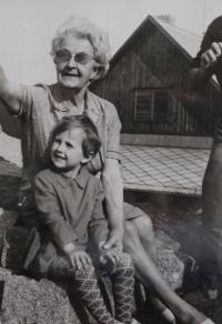 matka Jaromíra se svou vnučkou Silvií