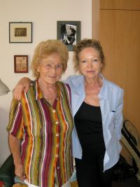Jana Renée Friesová with her daughter Lenka Lichtenberg