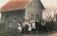 Komárek family with their house, 1936