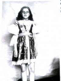 Alena Grušková, přibližně patnáctiletá