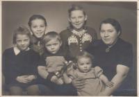 Rodina Hájkova, rok 1948