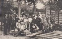 Snímek ze stavby sokolovny v Ostravě-Přívoze z období 1. republiky