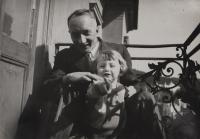 Dagmar s otcem v Mariánských lázních / 1933