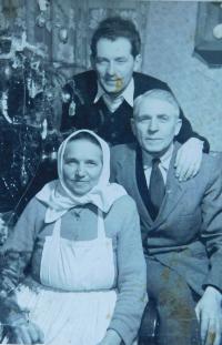 Stanislav Holáň with his parents at Christmas 1959 shortly after his return from prison