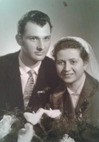 the wedding photo of Věra Kopalová, 1960