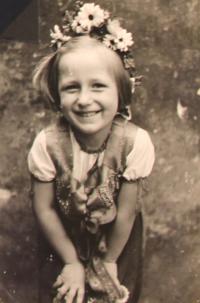 Libuše Všetečková as a young girl