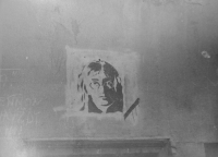 Malba Johna Lennona v Kozí ulici v Olomouci